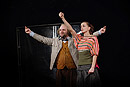 Hynek Čermák, Ivana Jirešová během představení Veřejné oko, foto: Ivo Mičkal