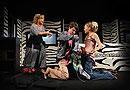  Martina Hudečková, Saša Rašilov, Linda Rybová během představení Miláček Anna, foto: Ivo Mičkal