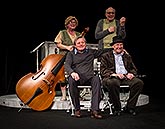 Zdena Herfortová, Svatopluk Skopal, René Přibil, Václav Postránecký v inscenaci Stará dobrá kapela, foto: Roman Albrecht