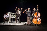 Václav Postránecký, Svatopluk Skopal, René Přibil, Václav Helšus v inscenaci Stará dobrá kapela, foto: Roman Albrecht