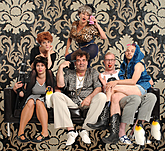 Divadlo Palace Praha uvádí - Christopher Durang: Terapie. Hrají: Vanda Hybnerová, Miroslav Etzler, Martin Pechlát, Vojtěch Záveský / ...