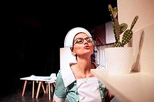 Adéla Gondíková v komedii Kaktusový květ, divadelní spolek Háta, foto: Jarmila Vlčková