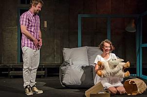 Perfect days, hrají: Lenka Vlasáková, Jan Dolanský, Petra Jungmanová, Dana Syslová, Eva Lecchiová, Vilém Udatný a Jan Hofman, Zdroj: ...