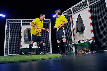 Miroslav Etzler, Martin Kubačák v inscenaci Šťovík na smetaně, foto: Lucie Vítková