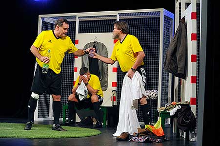 Miroslav Etzler, Martin Kubačák, Michal Novotný v inscenaci Šťovík na smetaně, foto: Lucie Vítková