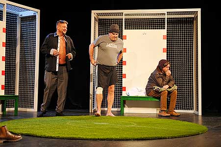 Michal Novotný, Miroslav Etzler, Martin Kubačák v inscenaci Šťovík na smetaně, foto: Lucie Vítková