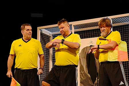 Miroslav Etzler, Michal Novotný, Martin Kubačák v inscenaci Šťovík na smetaně, foto: Lucie Vítková