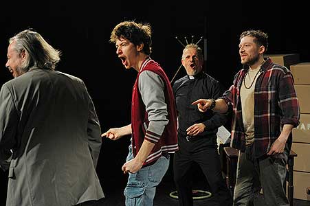 Viktor Dvořák, Antonio Šoposki, Richard Trsťan, Filip František Červenka v inscenaci  Irská kletba, foto: Lucie Vítková