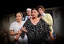 Silvie Koblížková, Aleš Procházka, Valérie Zawadská, Jan Dolanský v představení „Eskymák z Amsterodamu aneb Žádné zprávy od ...