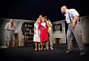 Igor Bareš, Kateřina Jačková, David Matásek, Michaela Dolinová, Jan Dolanský, Zdeněk Vencl v představení „Eskymák z Amsterodamu aneb ...